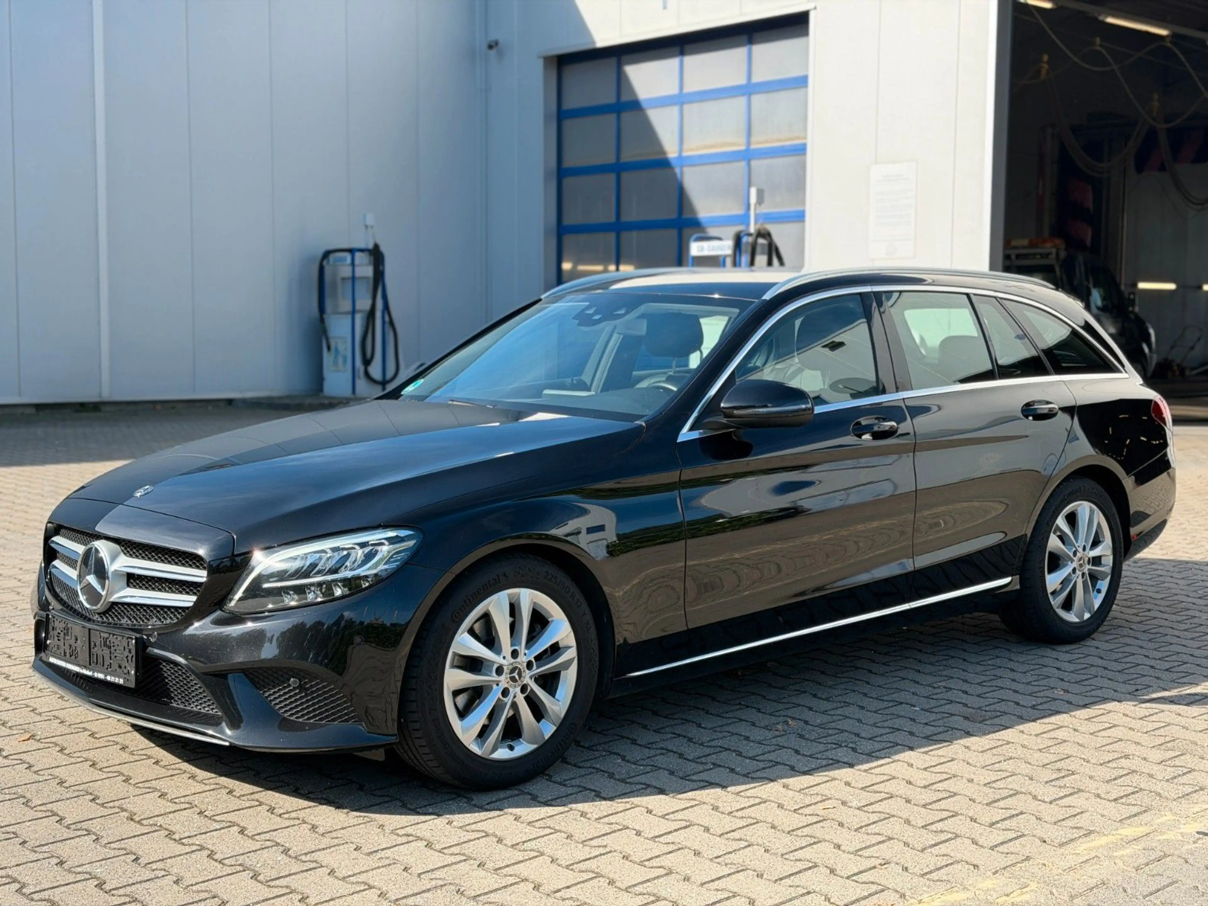 Mercedes-Benz C 220 d T-Modell*KeyL*LiveTraffic*Avantgarde*AHK