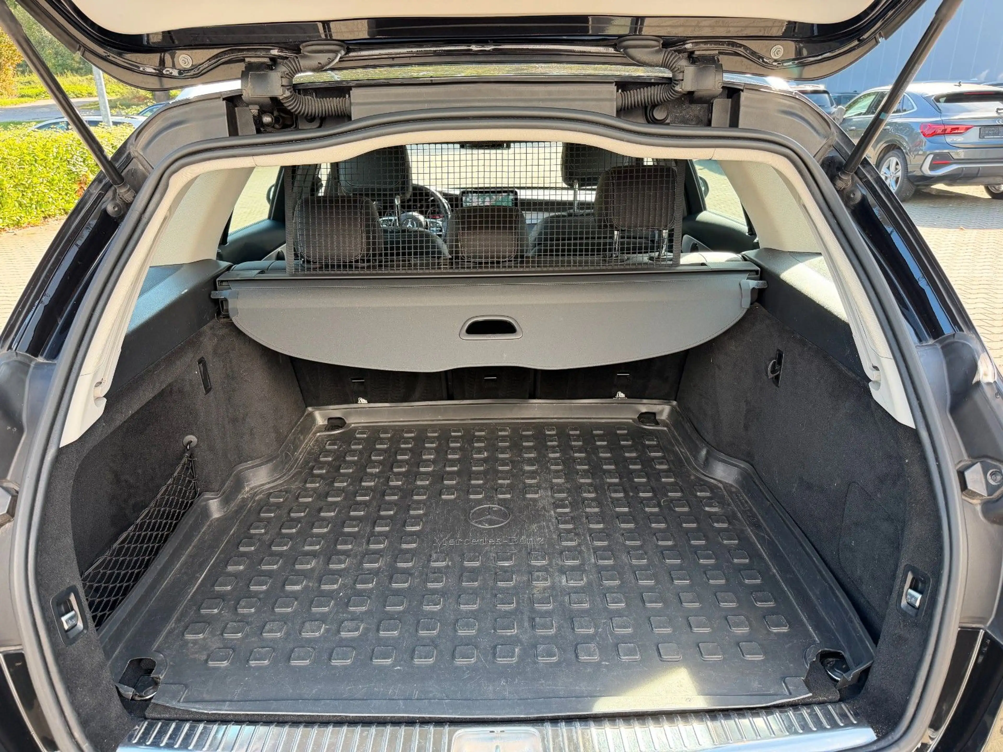 Mercedes-Benz C 220 d T-Modell*KeyL*LiveTraffic*Avantgarde*AHK — photo 11