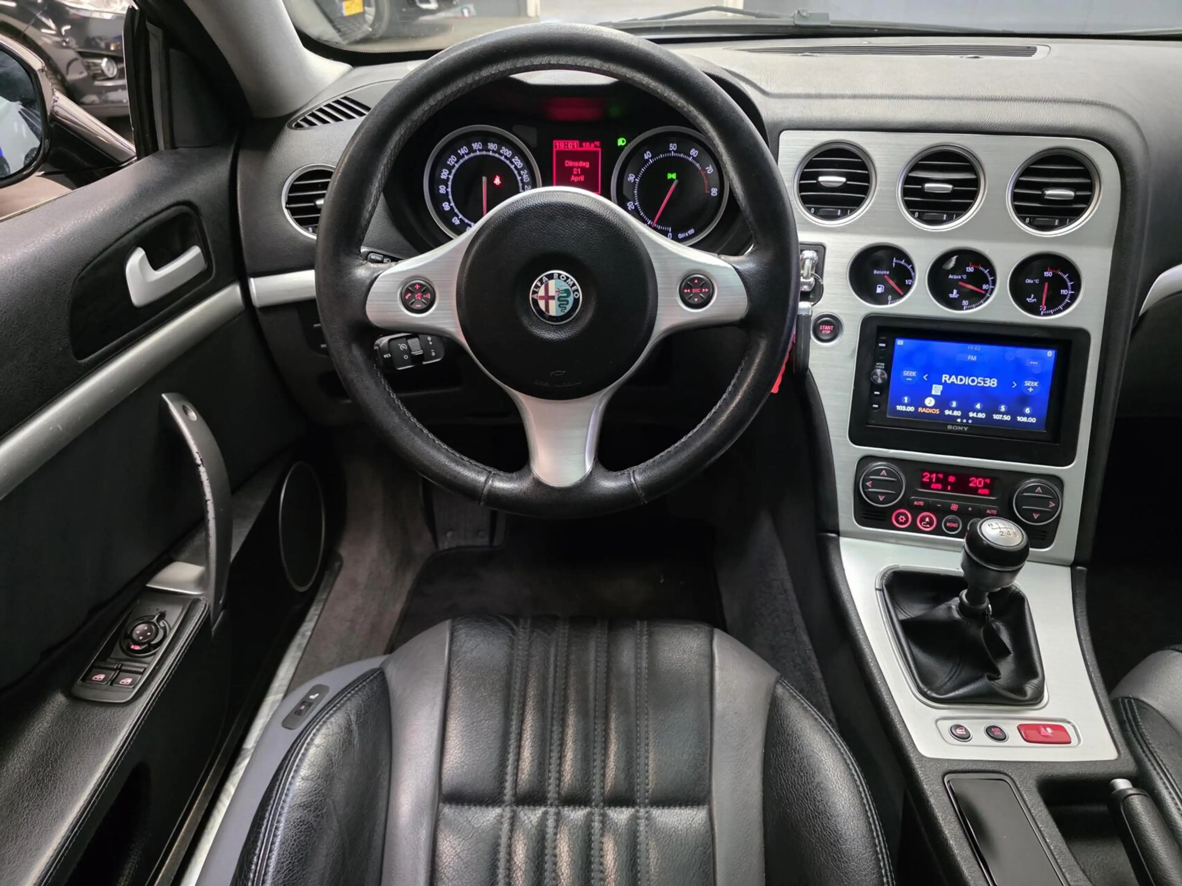 Alfa Romeo Brera 2.2 JTS SkyWindow — photo 14