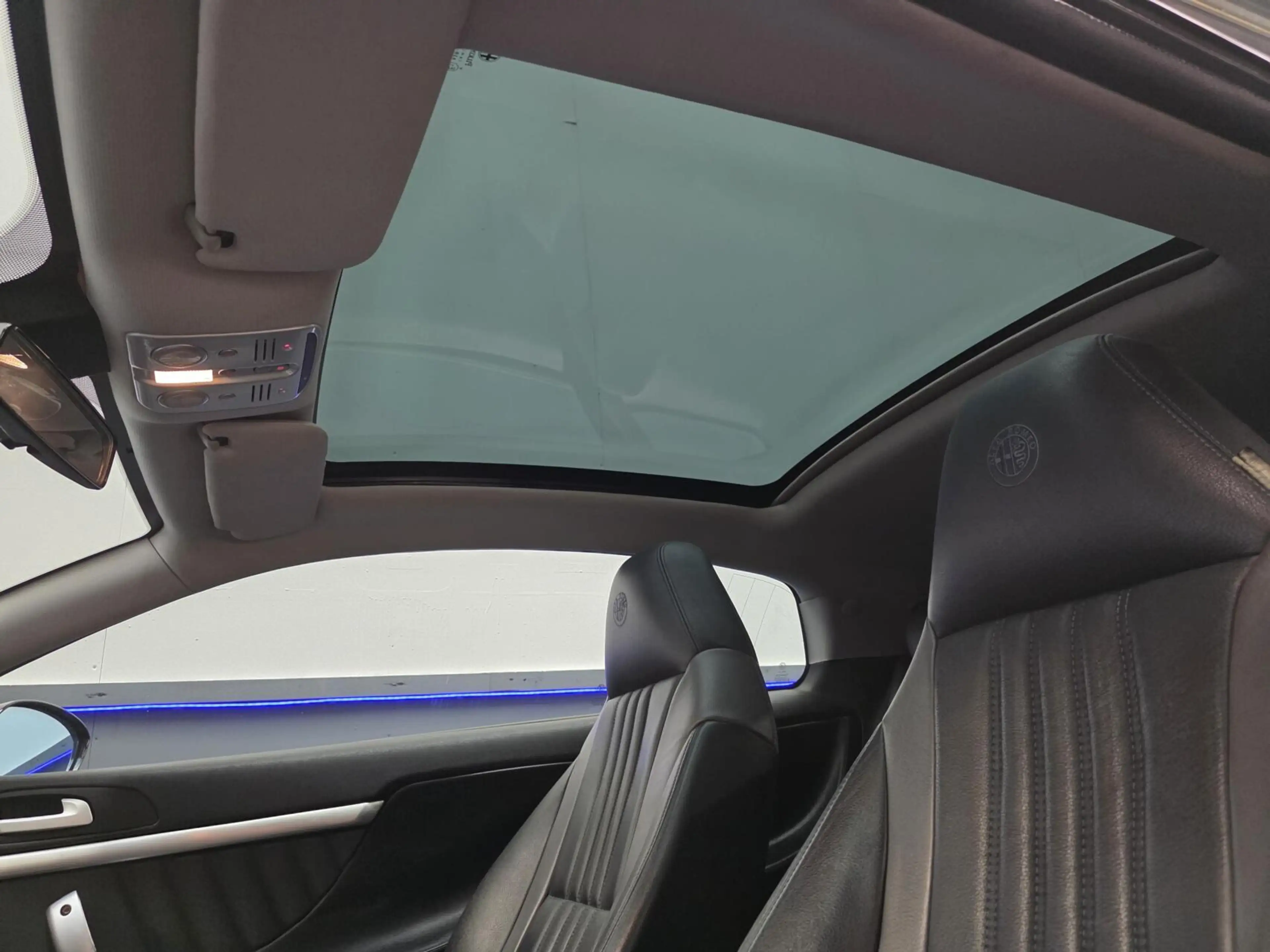 Alfa Romeo Brera 2.2 JTS SkyWindow — photo 3