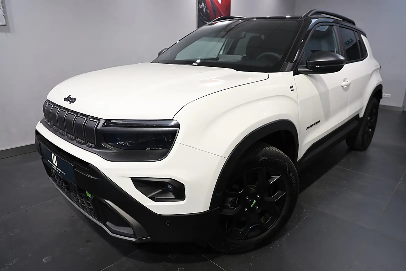 Jeep Avenger 1,2 e-Hybrid 4xe DCT6 Overland W-EDITION Schwarz - 1