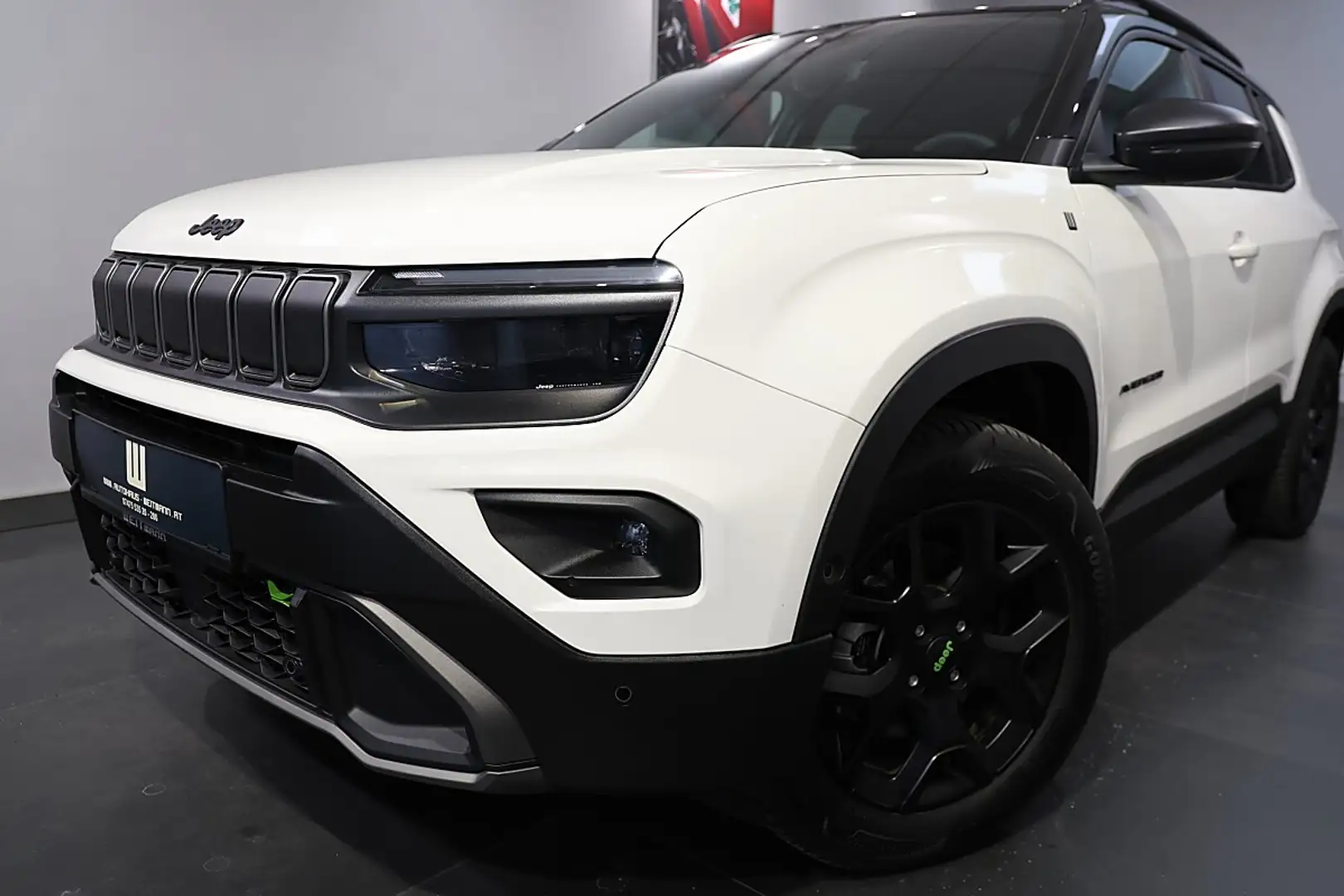 Jeep Avenger 1.2 T3 e-Hybrid 4xe Overland e-DCT6 Schwarz - 2