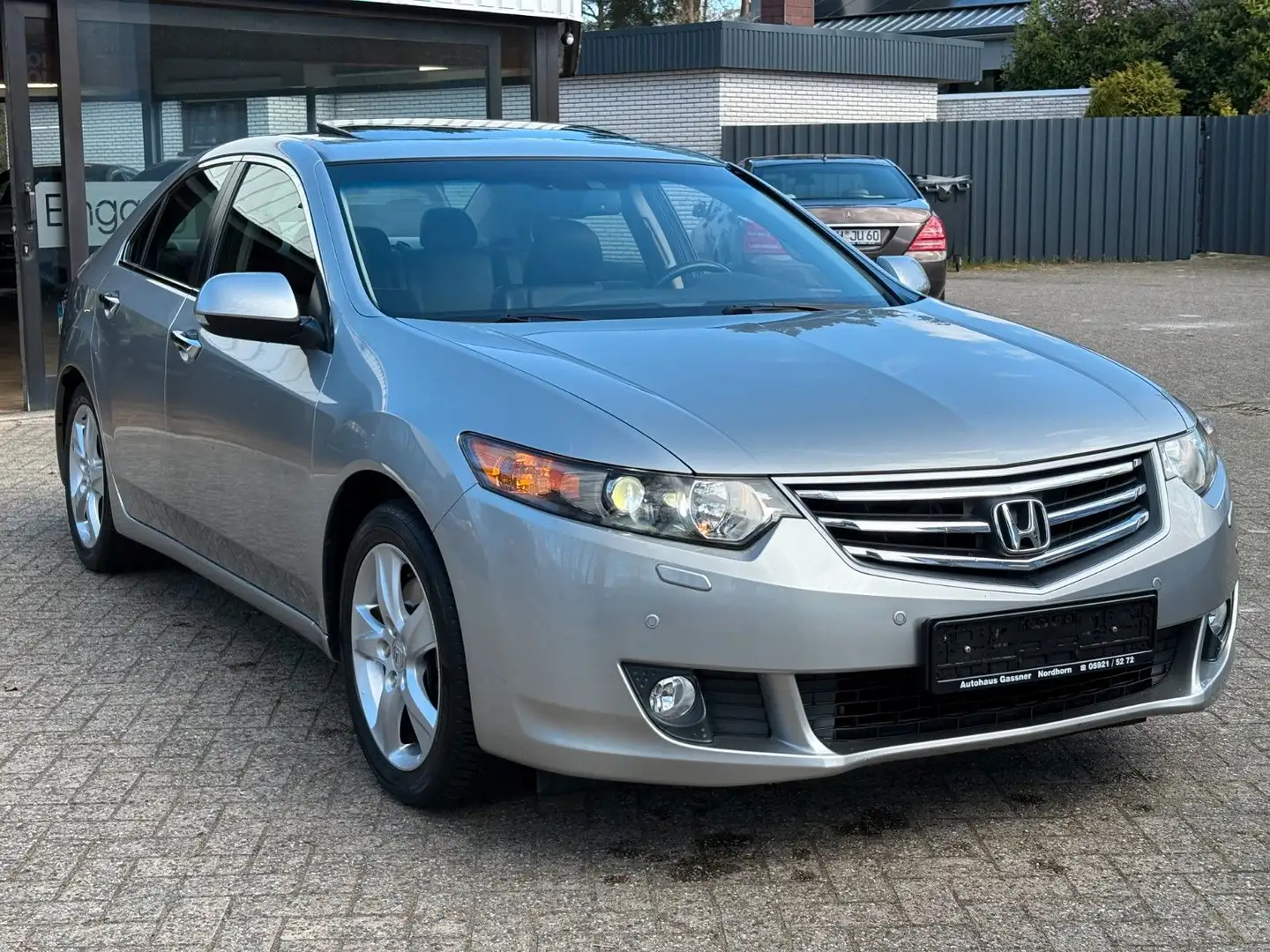 Honda Accord Lim. Executive 2.4 Aut. XENON LEDER AHK Plateado - 2