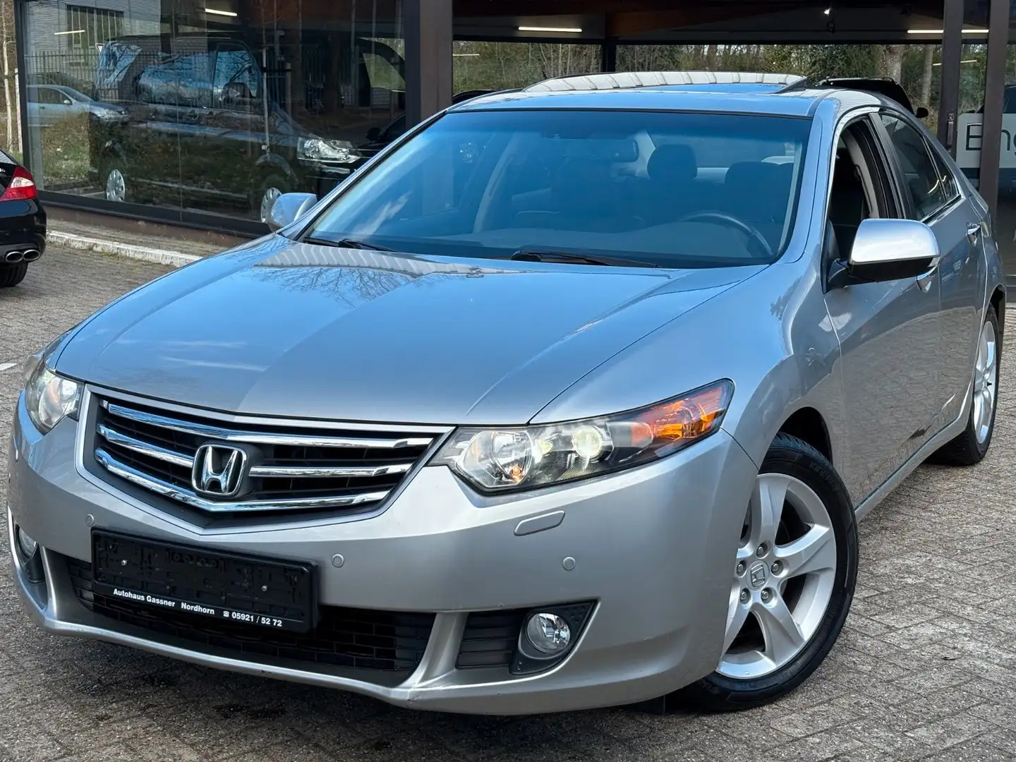 Honda Accord Lim. Executive 2.4 Aut. XENON LEDER AHK Plateado - 1
