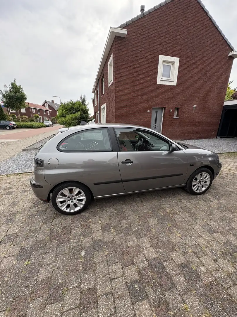SEAT Ibiza 1.4-16V Stella Grijs - 1