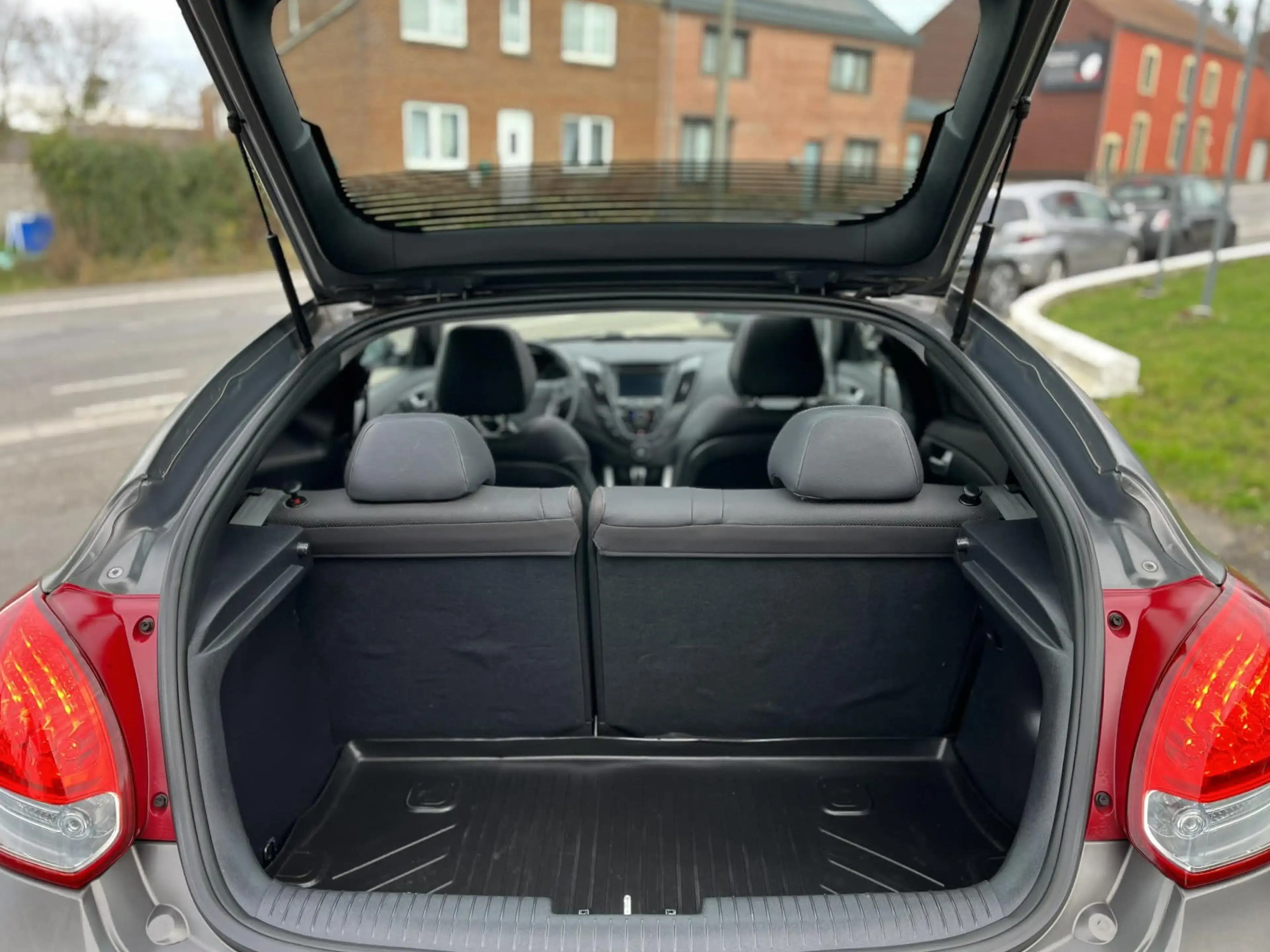 Hyundai VELOSTER Veloster Turbo COULEUR MAT ORIGINAL*T.O*LED*PDC* — photo 7
