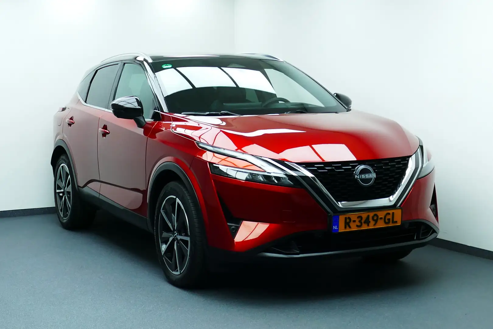 Nissan Qashqai 1.3 MHEV Xtronic Tekna Plus. Panodak, 360 Camera, Rood - 1