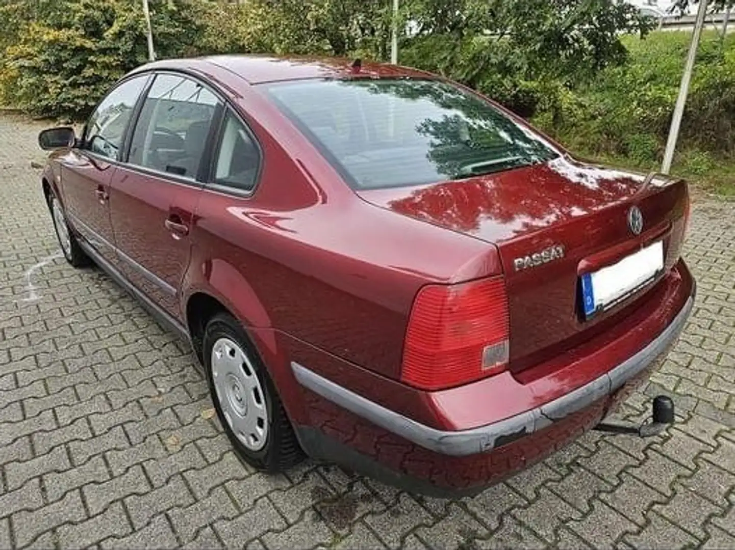 Volkswagen Passat 1.6 Rot - 2