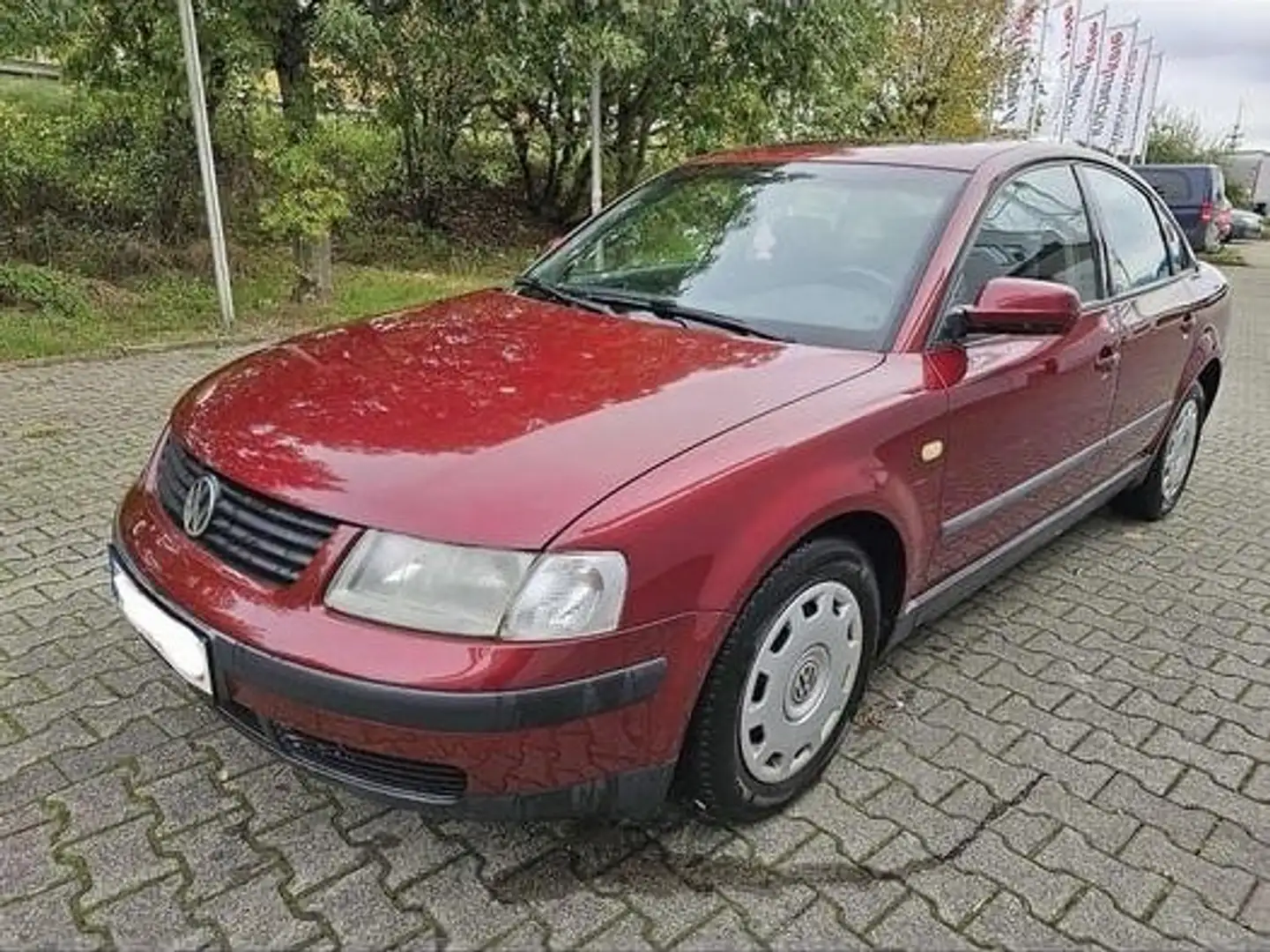 Volkswagen Passat 1.6 Rot - 1
