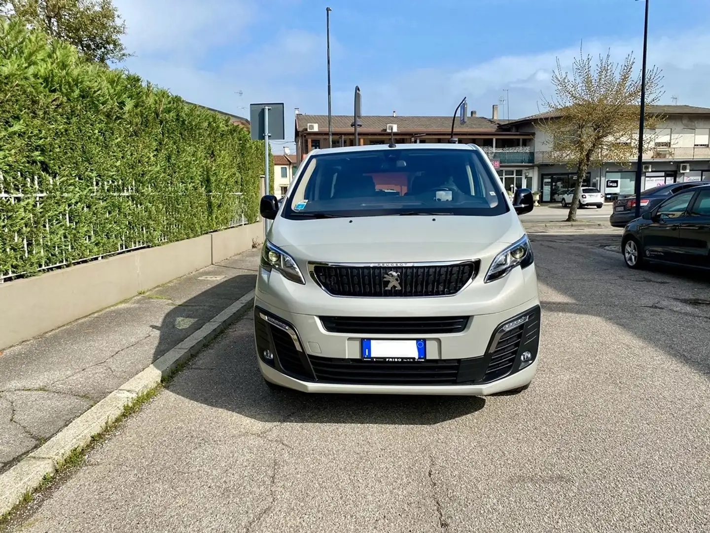 Peugeot Traveller Business VIP  ADATTO ANCHE A PORTATORI DI HANDICAP Bej - 2