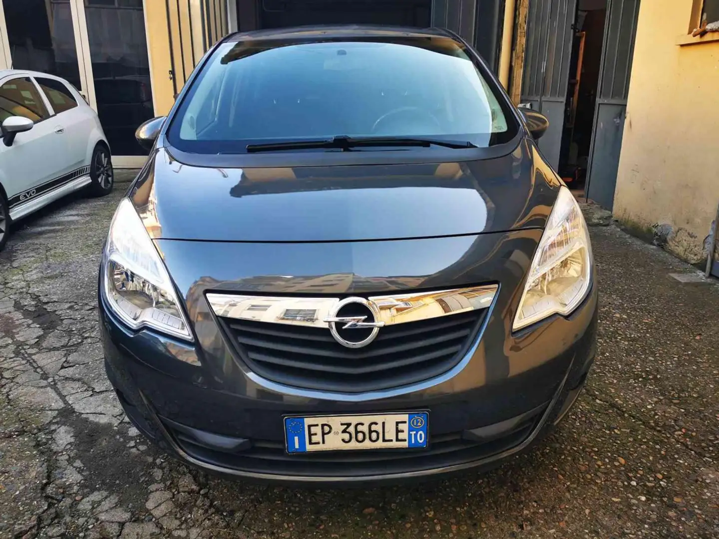 Opel Meriva 1.3 CDTI 95CV ecoFLEX Cosmo Gris - 2