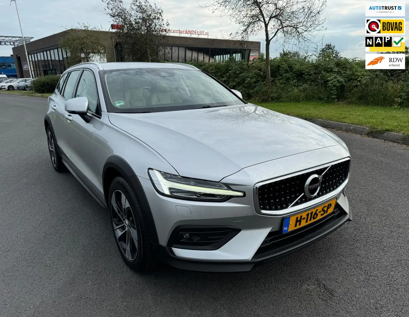 Volvo V60 Cross Country 2.0 T5 AWD Pro, AUT, 253PK, 1E EIG, GEEN IMPORT, N Grijs - 1