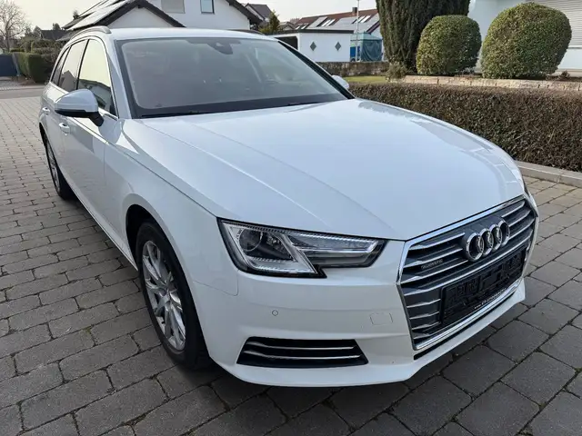 Audi A4 Avant quattro sport Navi PDC AHK Akustik uvm