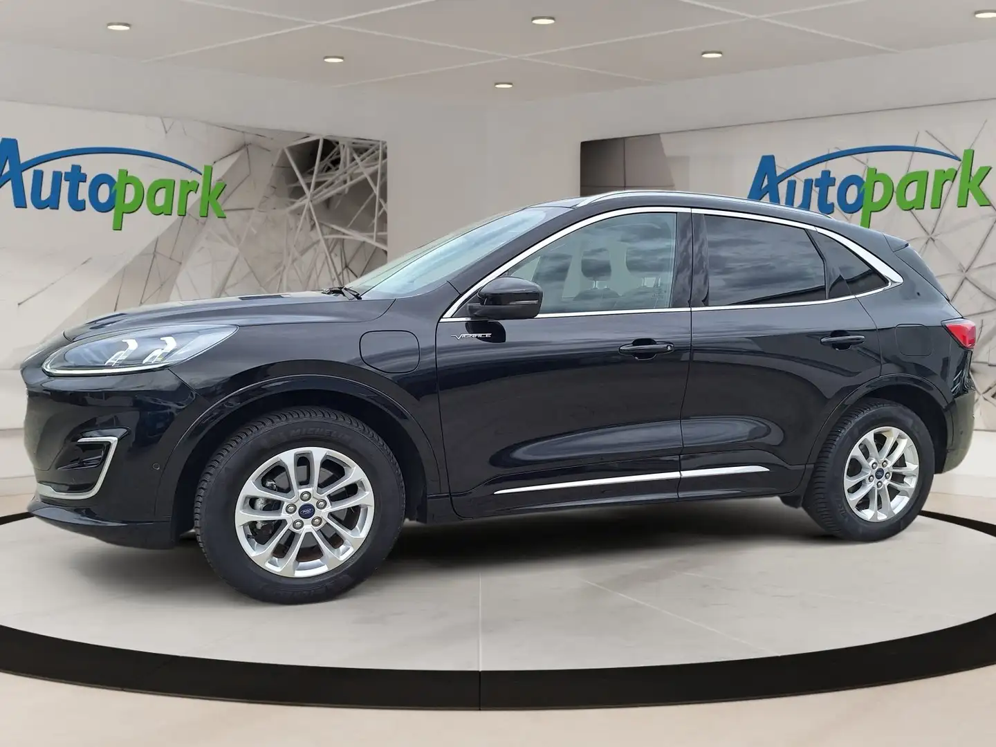 Ford Kuga Vignale 225PS Plug-In Hybrid Schwarz - 1