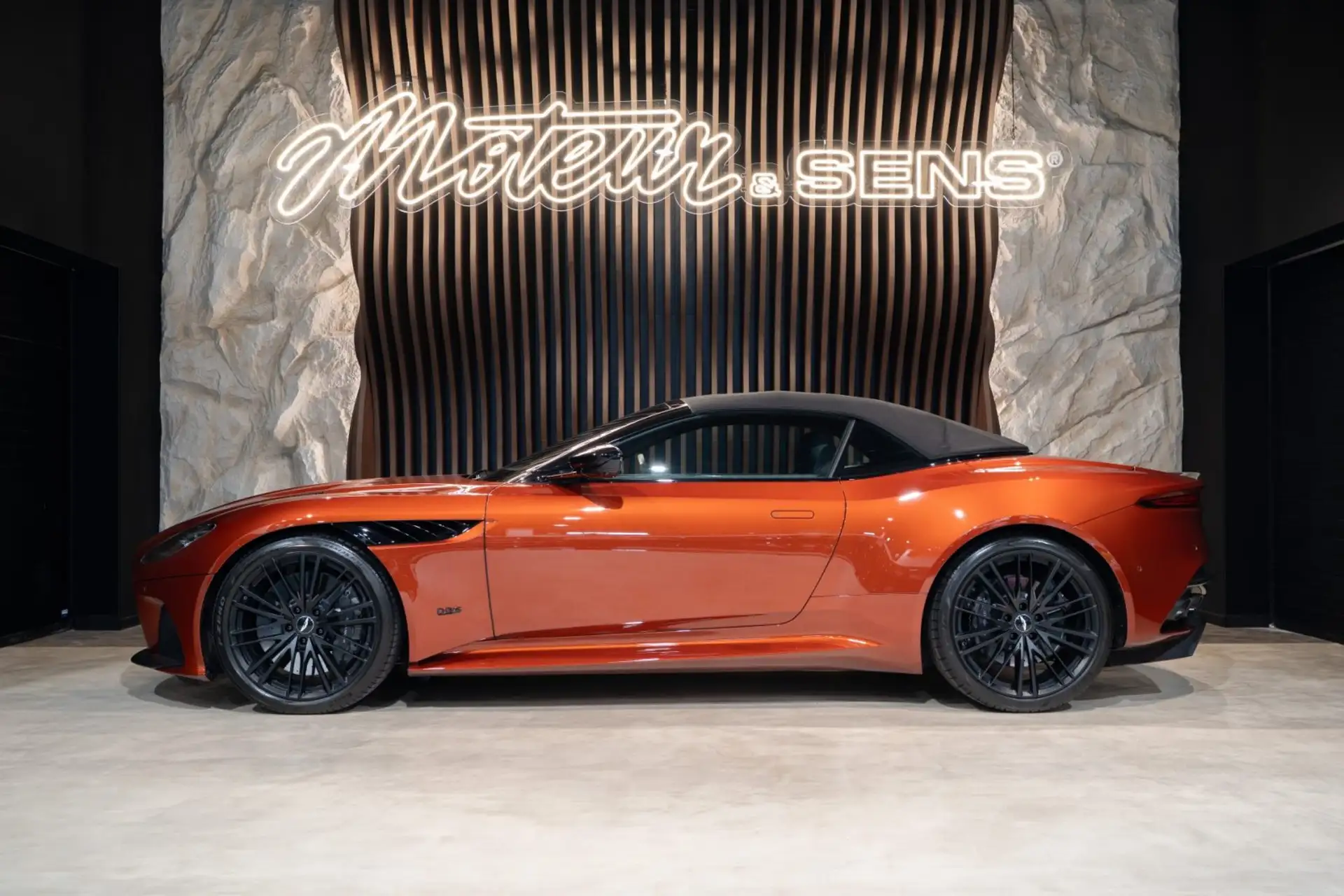 애스턴마틴 DBS Coupe 2020 레드 사진 5