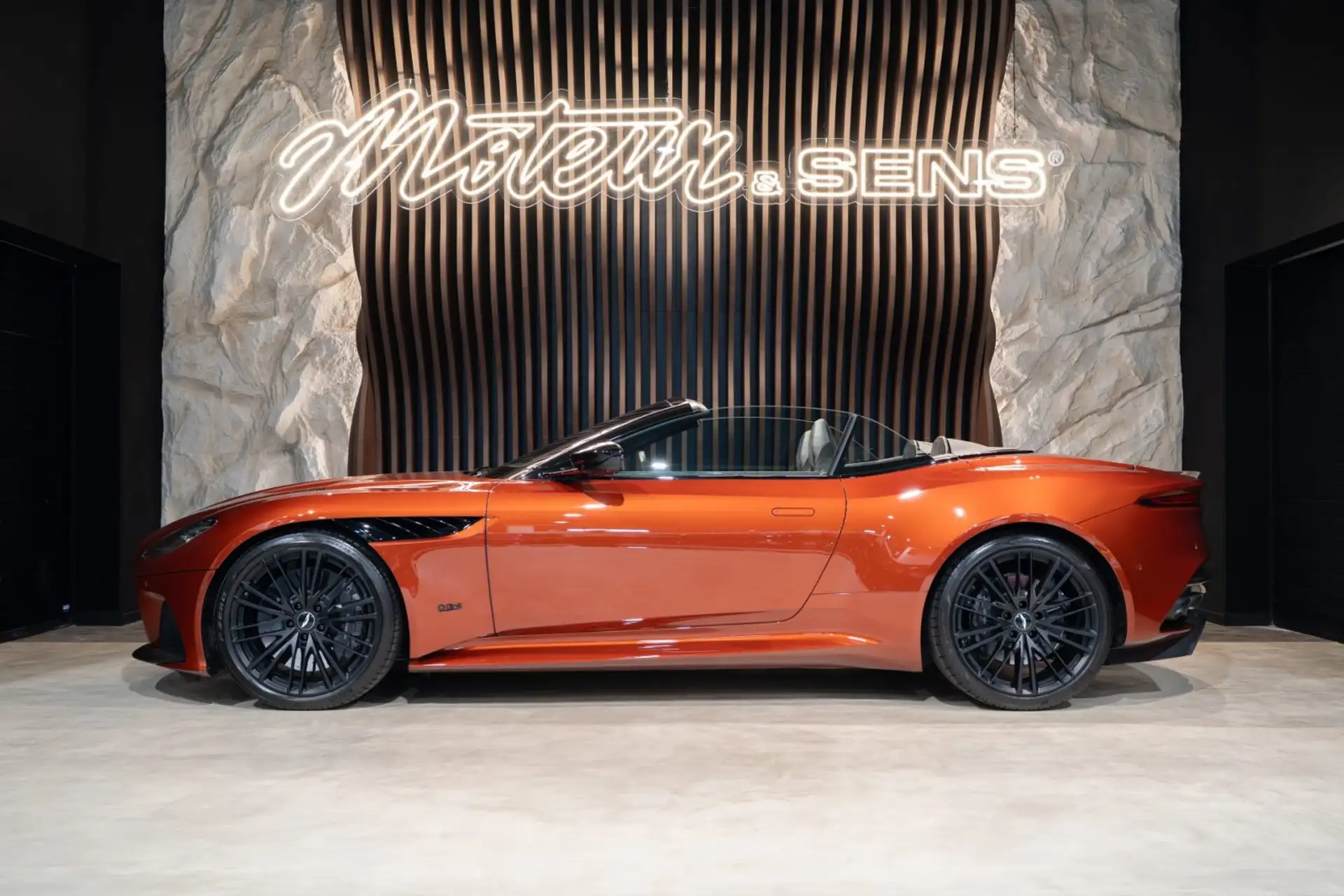 애스턴마틴 DBS Coupe 2020 레드 사진 4