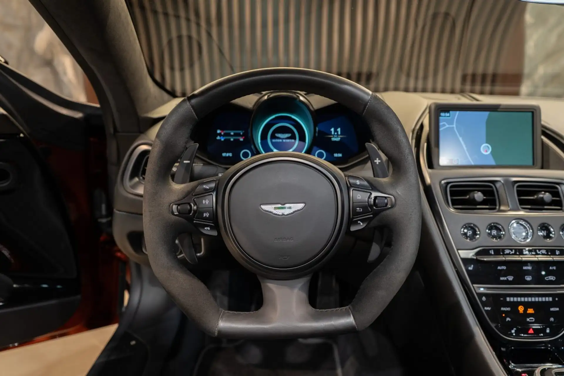 애스턴마틴 DBS Coupe 2020 레드 사진 6