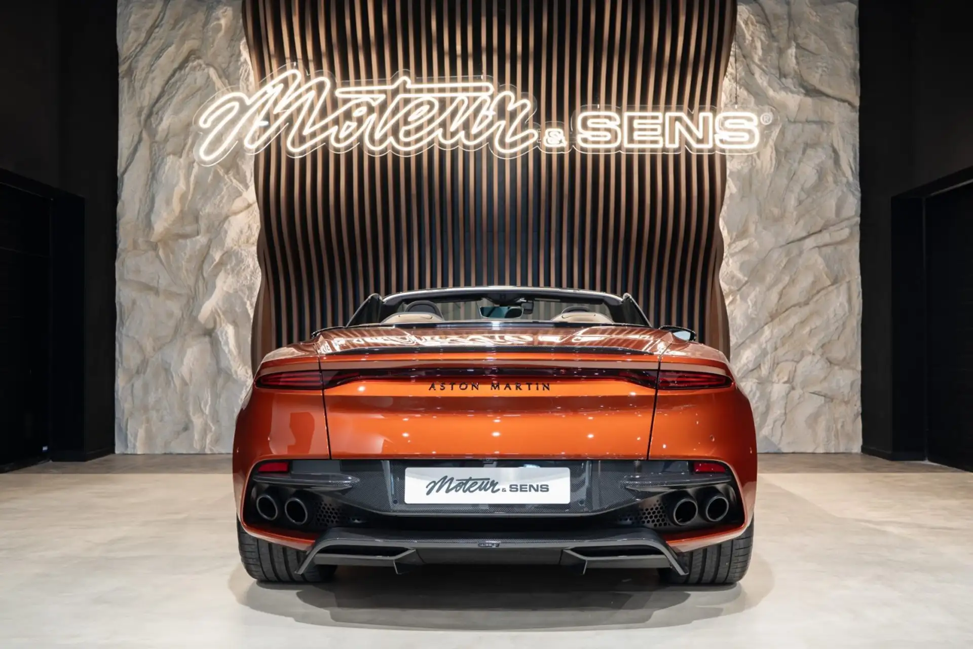 애스턴마틴 DBS Coupe 2020 레드 사진 3