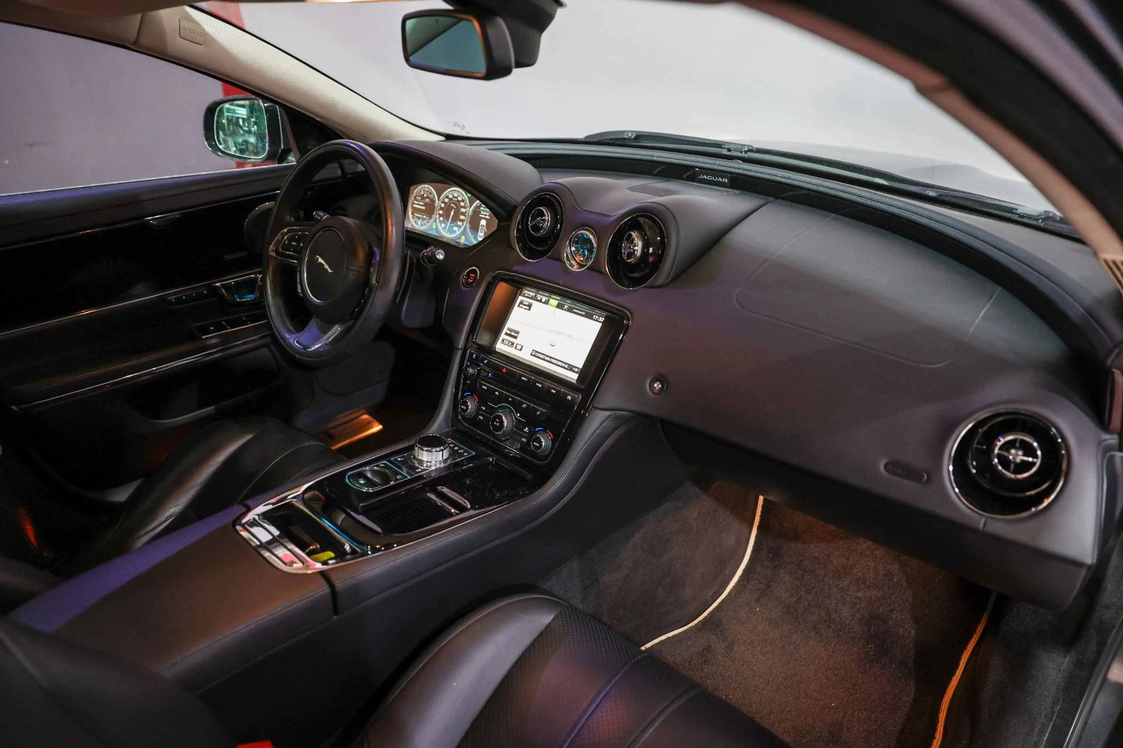 Jaguar XJ PREMIUM LUXURY LEDER NAVI XENON TOP ZUSTAND — photo 15