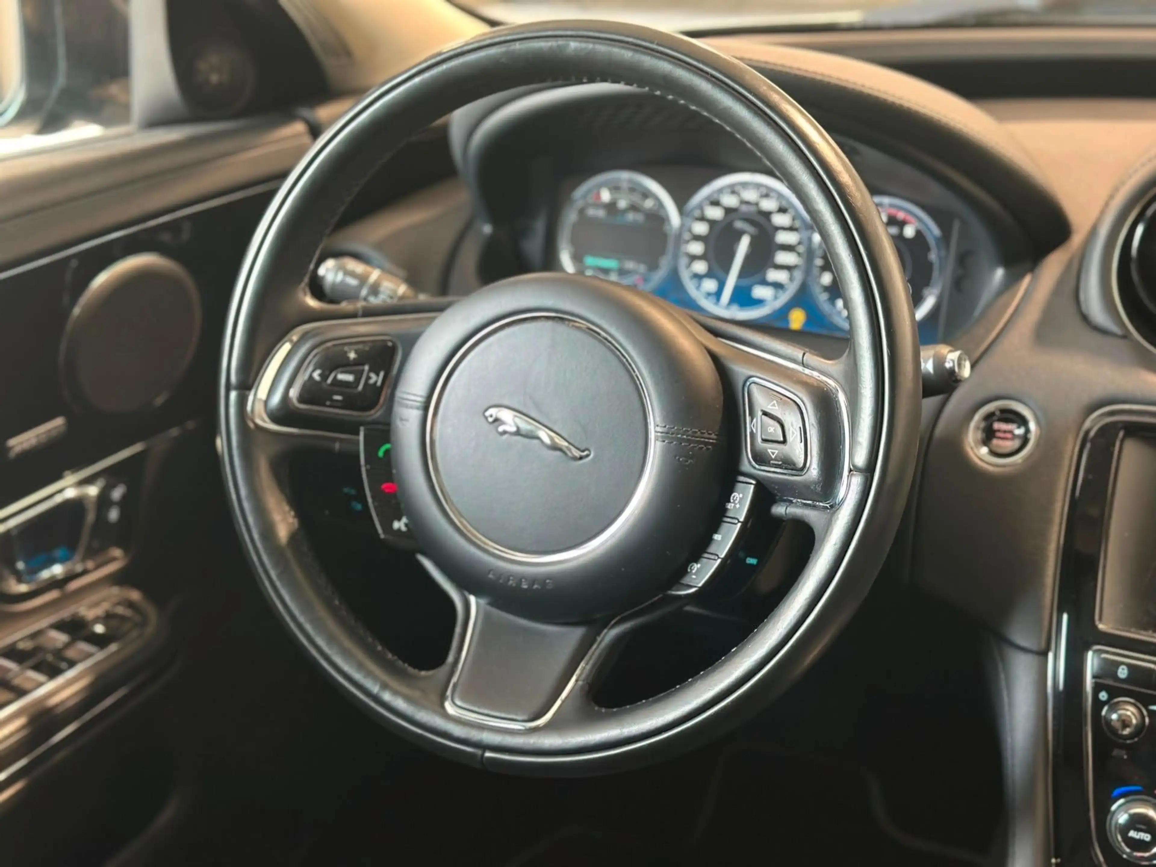 Jaguar XJ PREMIUM LUXURY LEDER NAVI XENON TOP ZUSTAND — photo 10