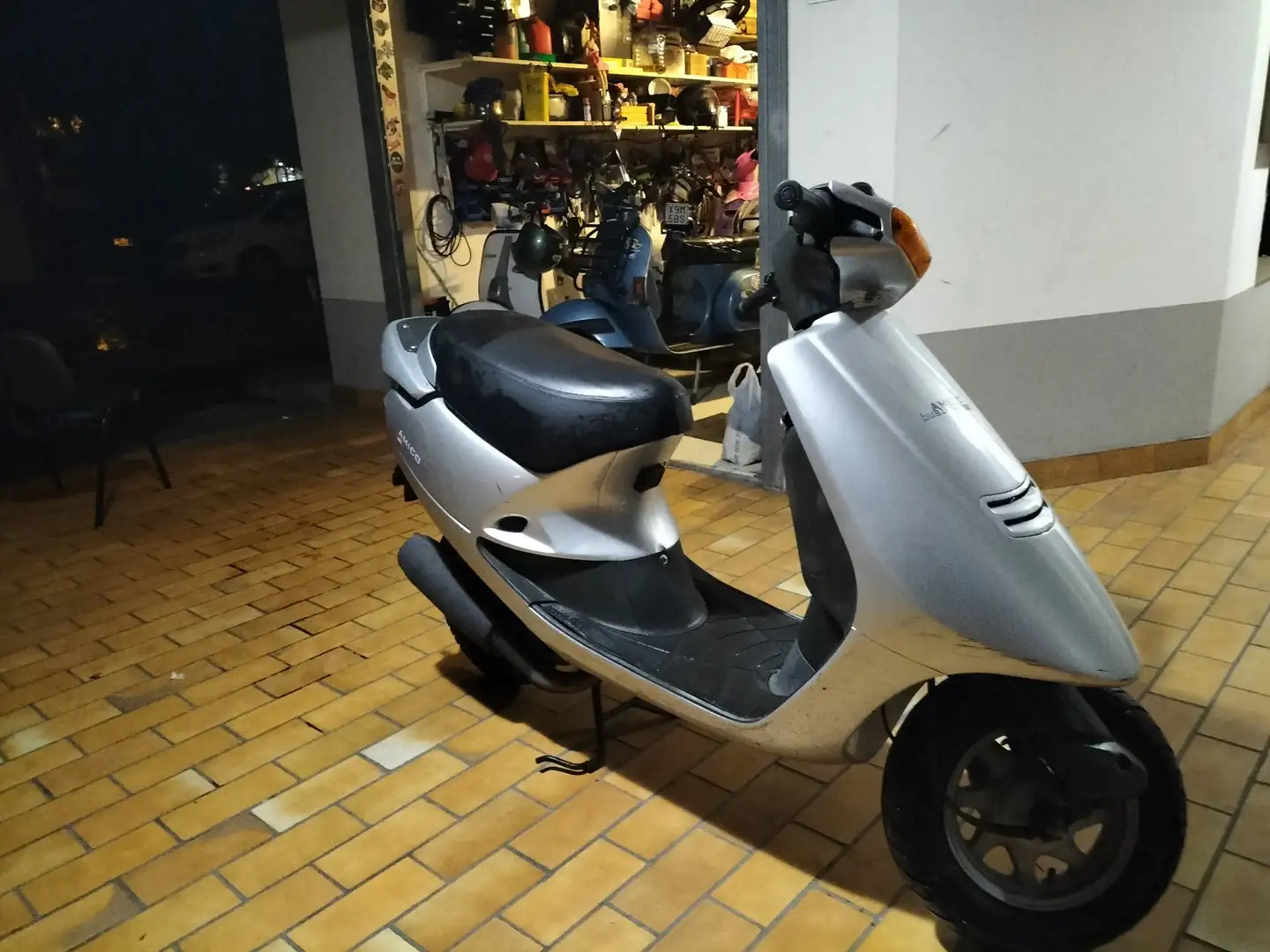 Aprilia Amico 50 Business Srebrny - 2