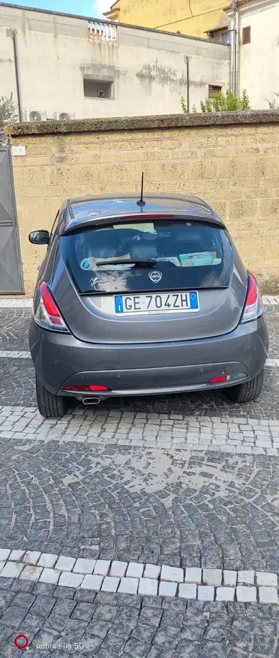 Lancia Y