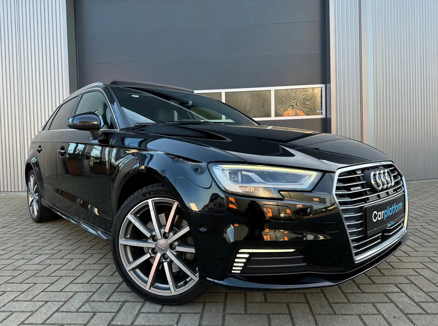 Audi A3 Sportback 40 e-tron Advance Sport | S-Line | Bang Zwart - 1