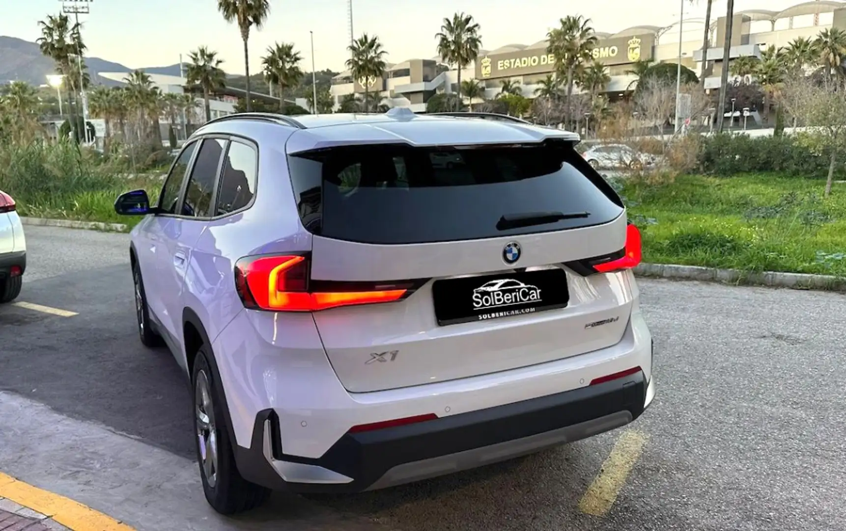 BMW X1 sDrive 18dA M Sport Weiß - 2
