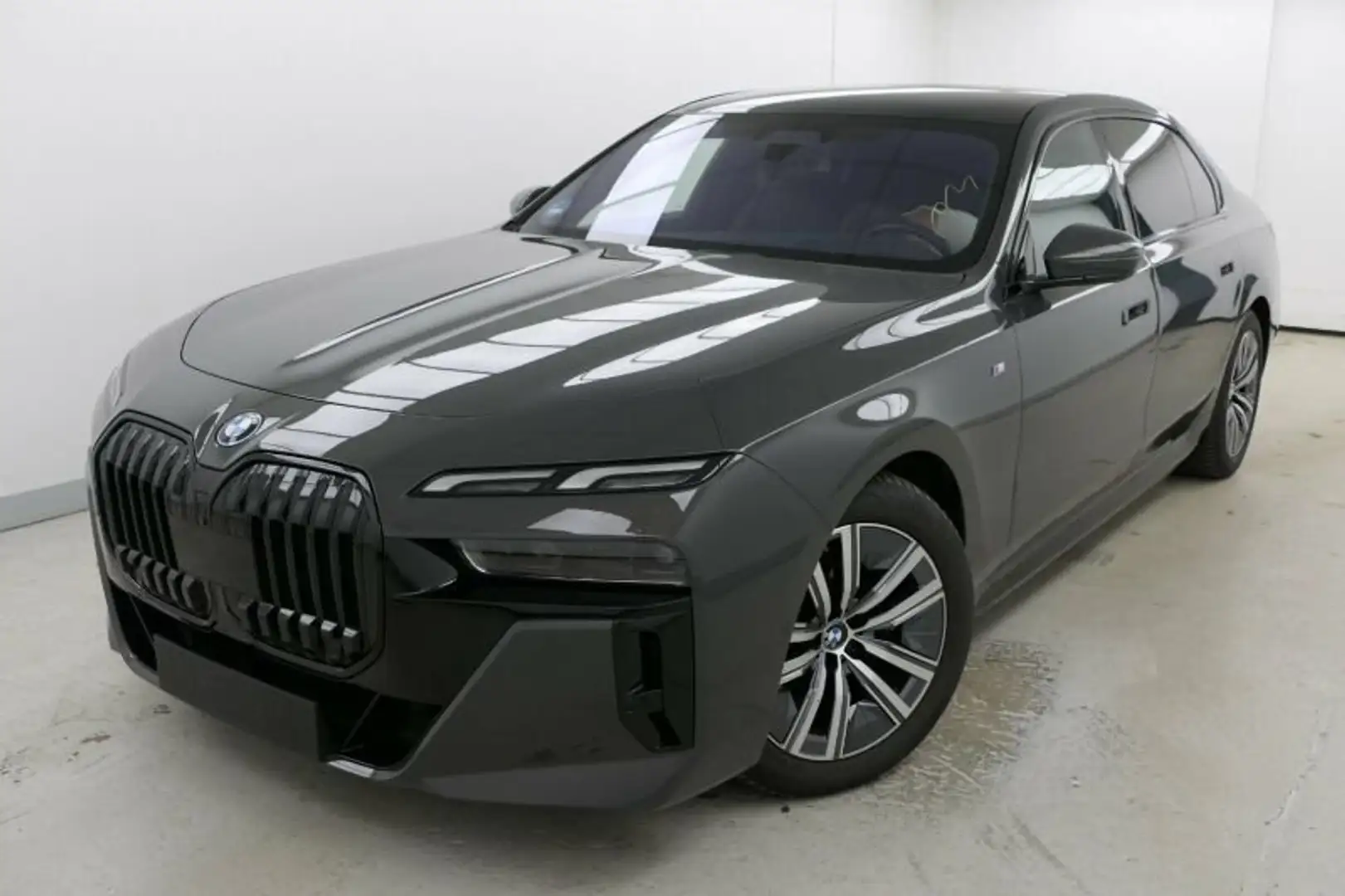 BMW i7 xDr.60 M Sport PRO AHK B&W ACC HuD 4xMassage Grau - 2