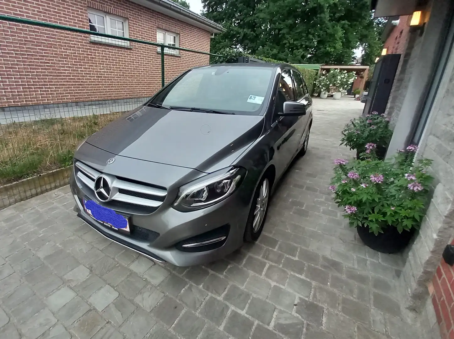 Mercedes-Benz B 180 B 180 7G-DCT Urban - 1