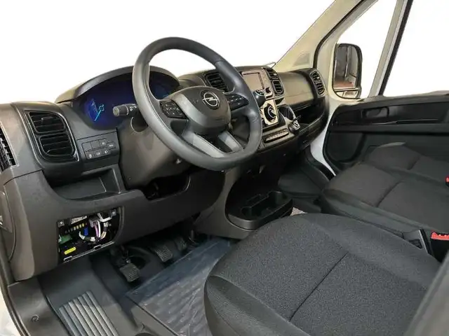 Opel Movano view 11