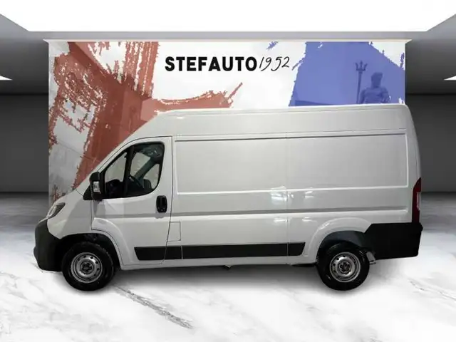 Opel Movano view 3