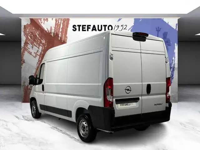 Opel Movano view 5