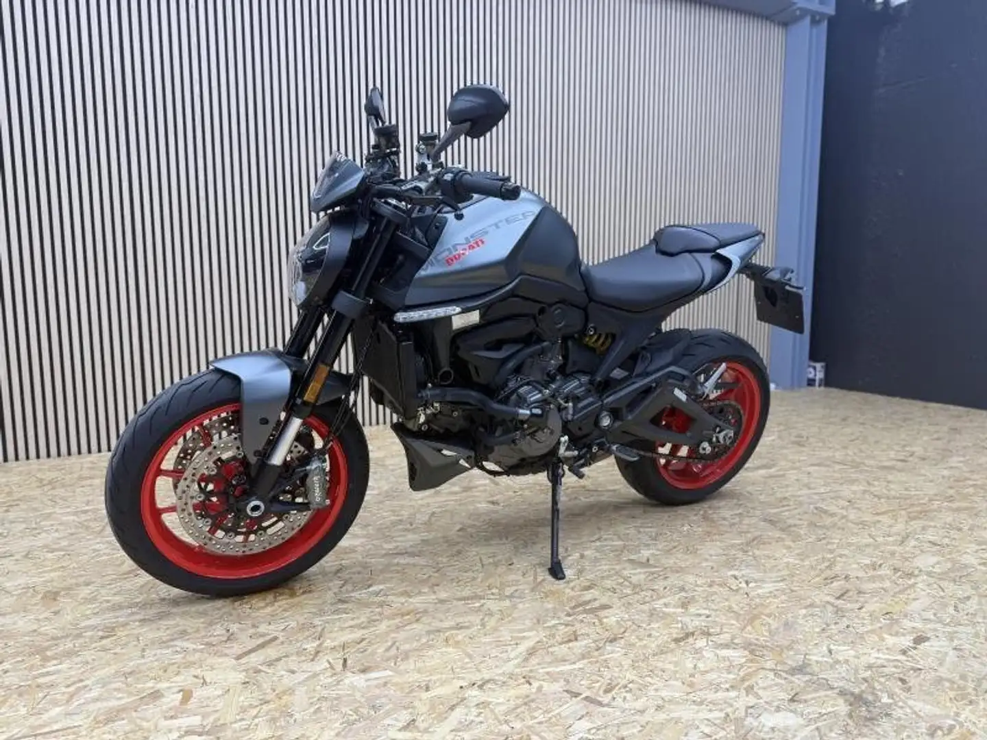 Ducati Monster 937 MONSTER + Silber - 2