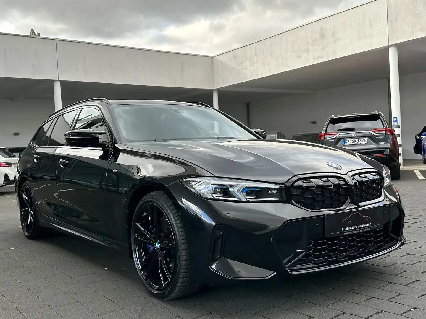 BMW M340 d xDrive Touring | Panorama | AHK | 19" Noir - 2
