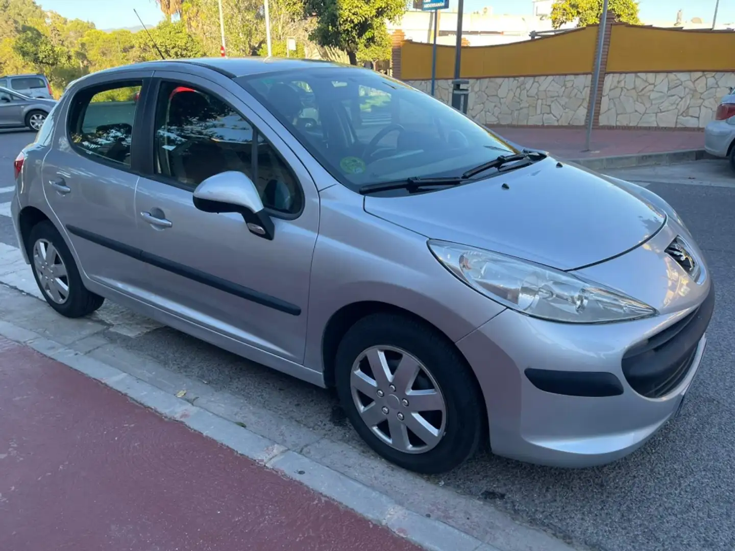 Peugeot 207 1.4i Confort 75 Gris - 2