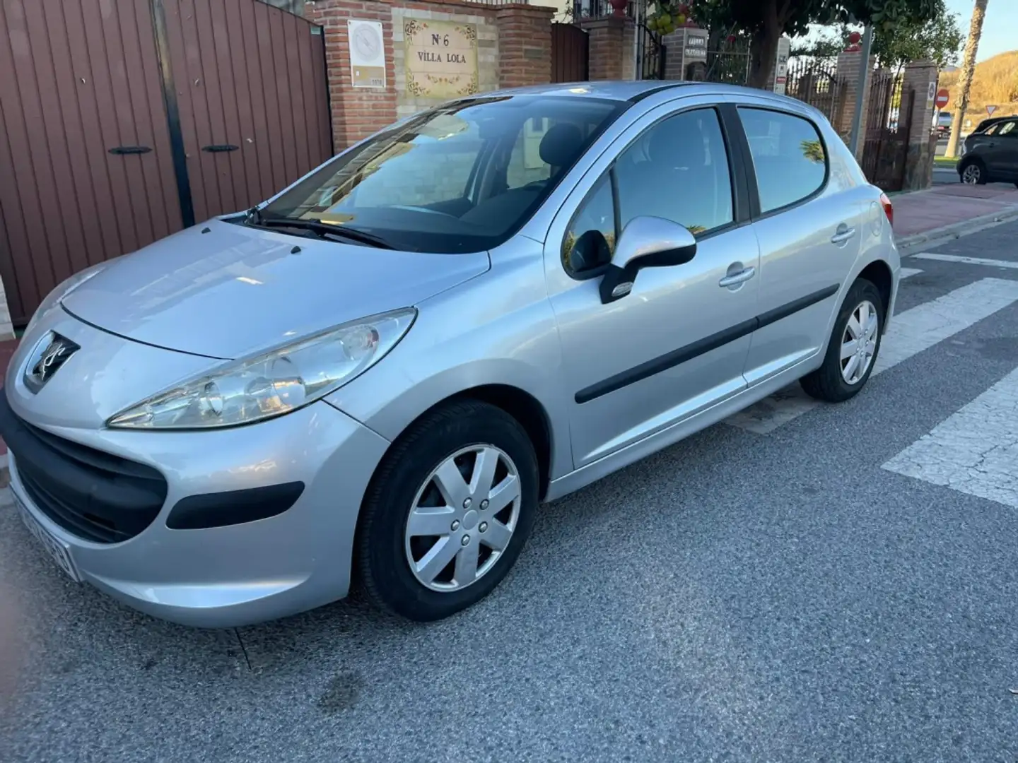 Peugeot 207 1.4i Confort 75 Gris - 1