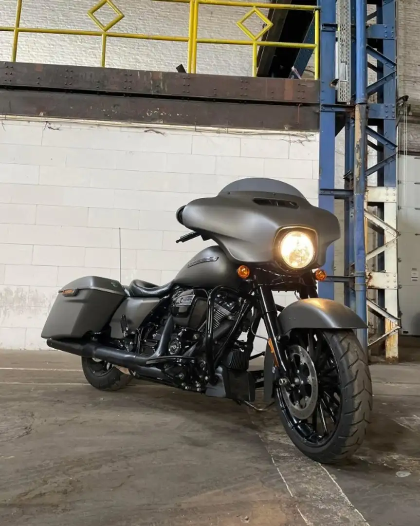 Harley-Davidson Street Glide SPECIAL 114 TOURING Šedá - 1