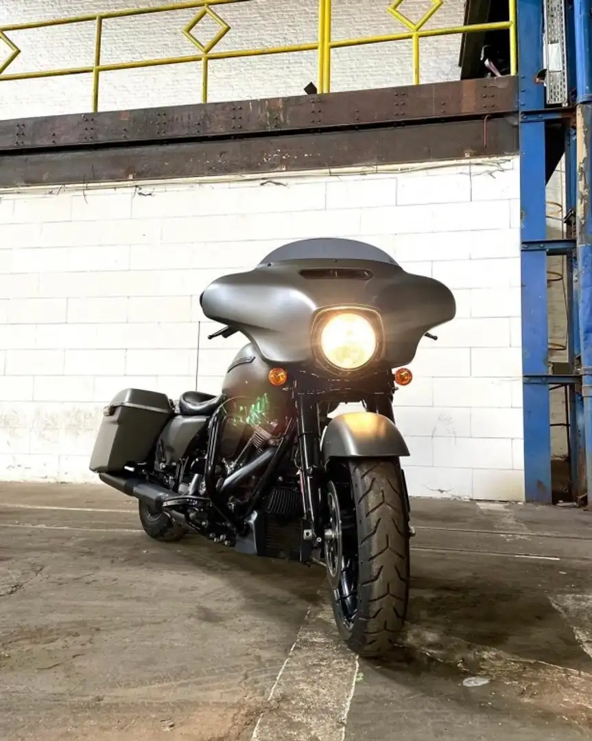 Harley-Davidson Street Glide SPECIAL 114 TOURING Šedá - 2