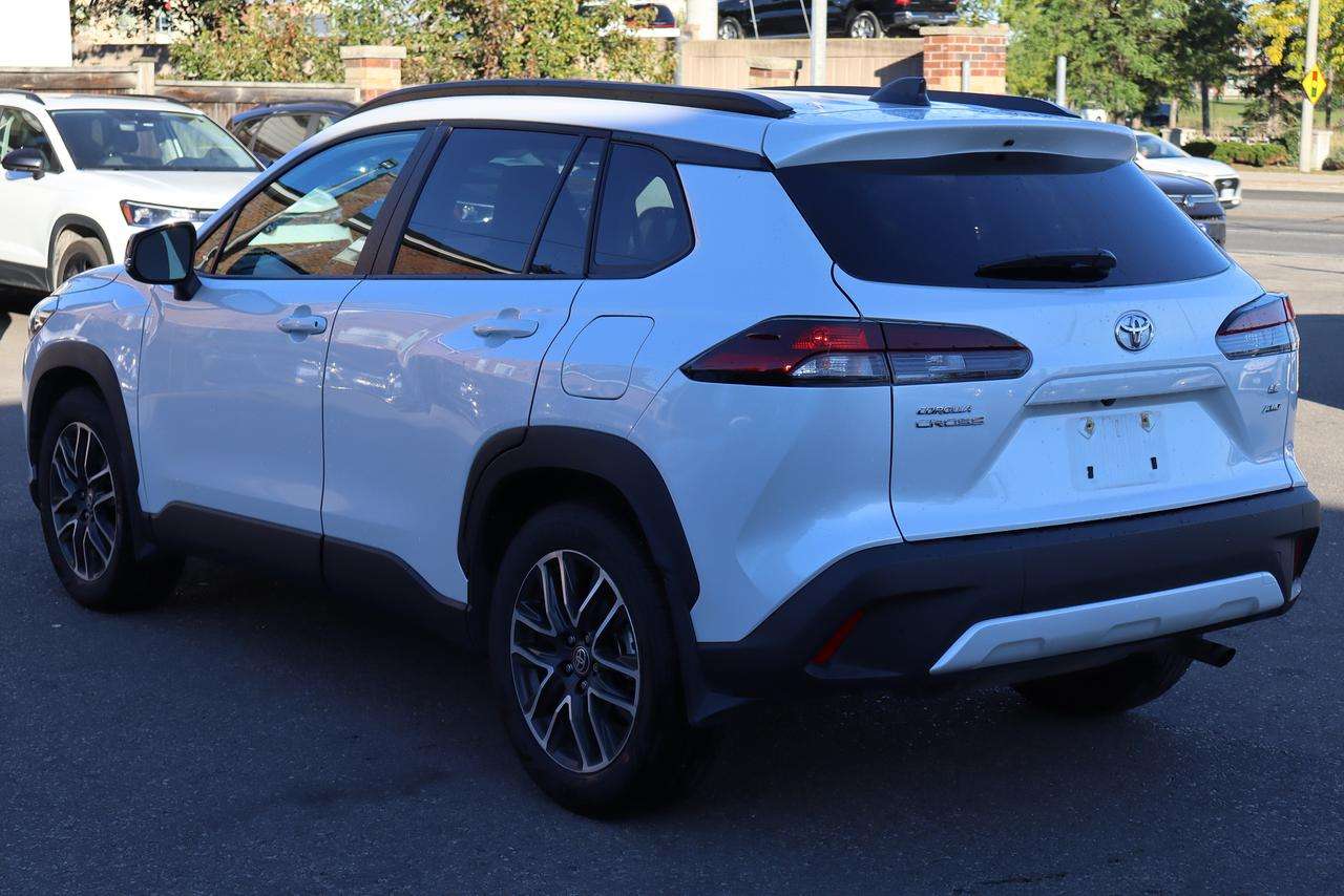 2026 Toyota Corolla Cross LE AWD — photo 3