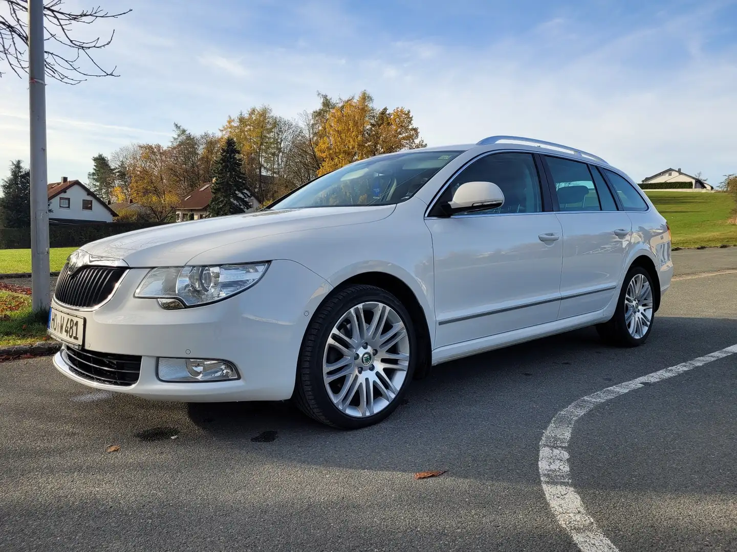 Skoda Superb Combi 2.0 TDI Elegance Weiß - 1