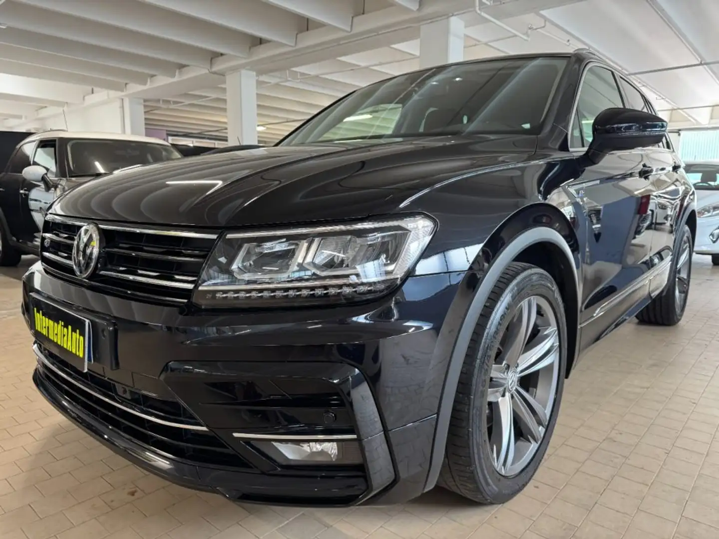 Volkswagen Tiguan 1.6 TDI BlueMotion Technology R-Line Noir - 1