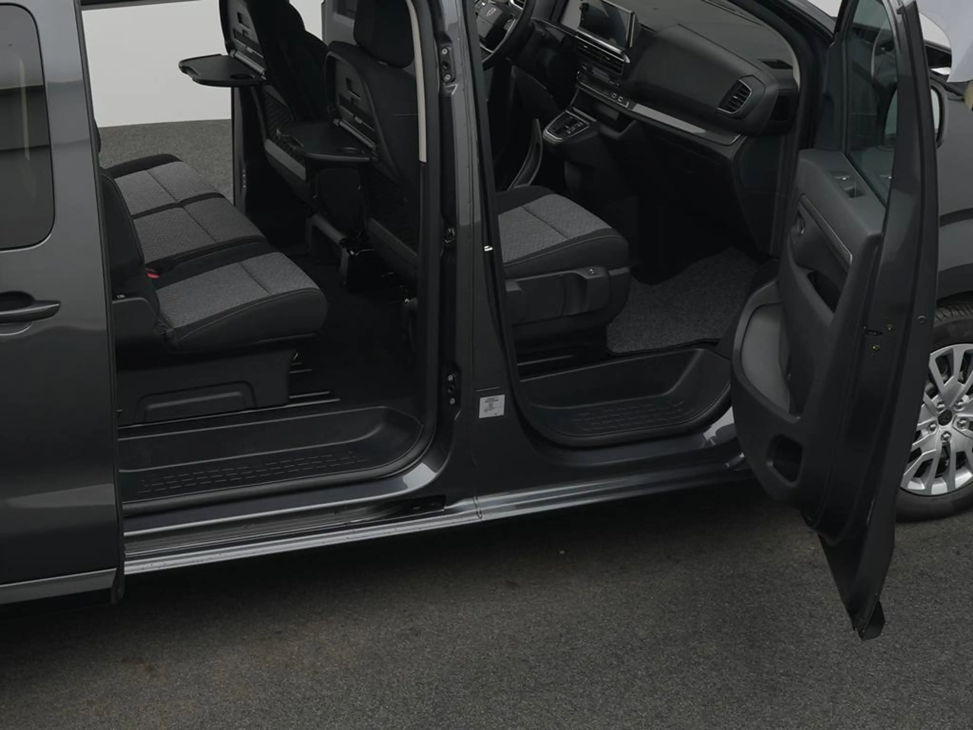 Peugeot Traveller Active L3 Diesel 180 EAT8 — photo 13