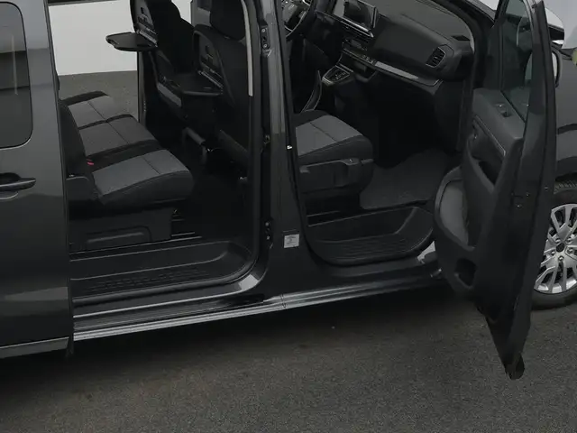 Peugeot Traveller view 12