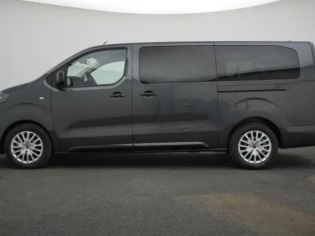 Peugeot Traveller view 5