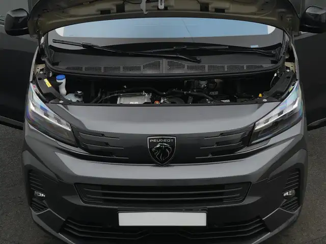 Peugeot Traveller view 7