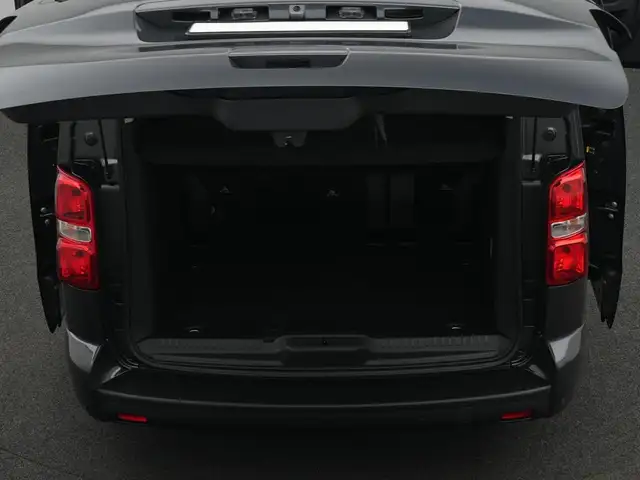 Peugeot Traveller view 8