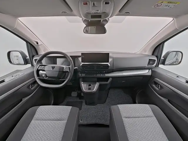 Peugeot Traveller view 11