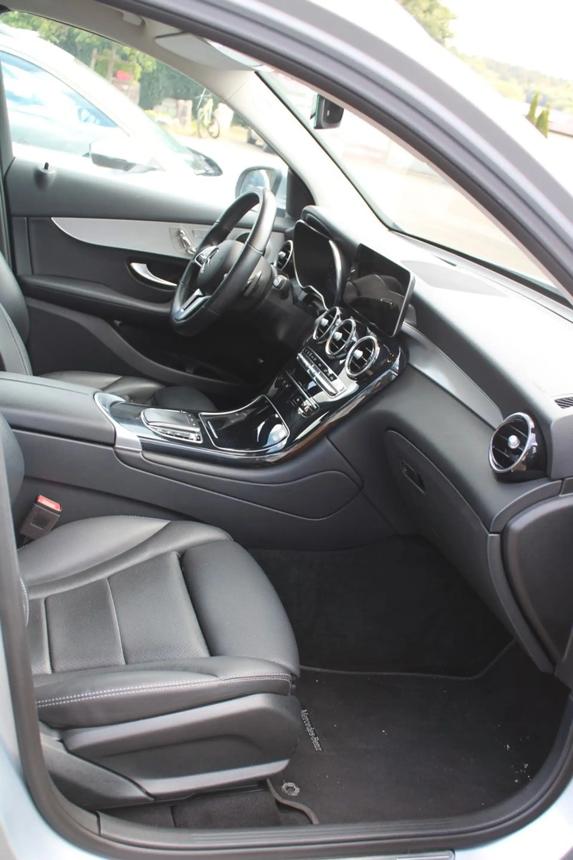 Mercedes-Benz GLC 220 *4Matic* — photo 6