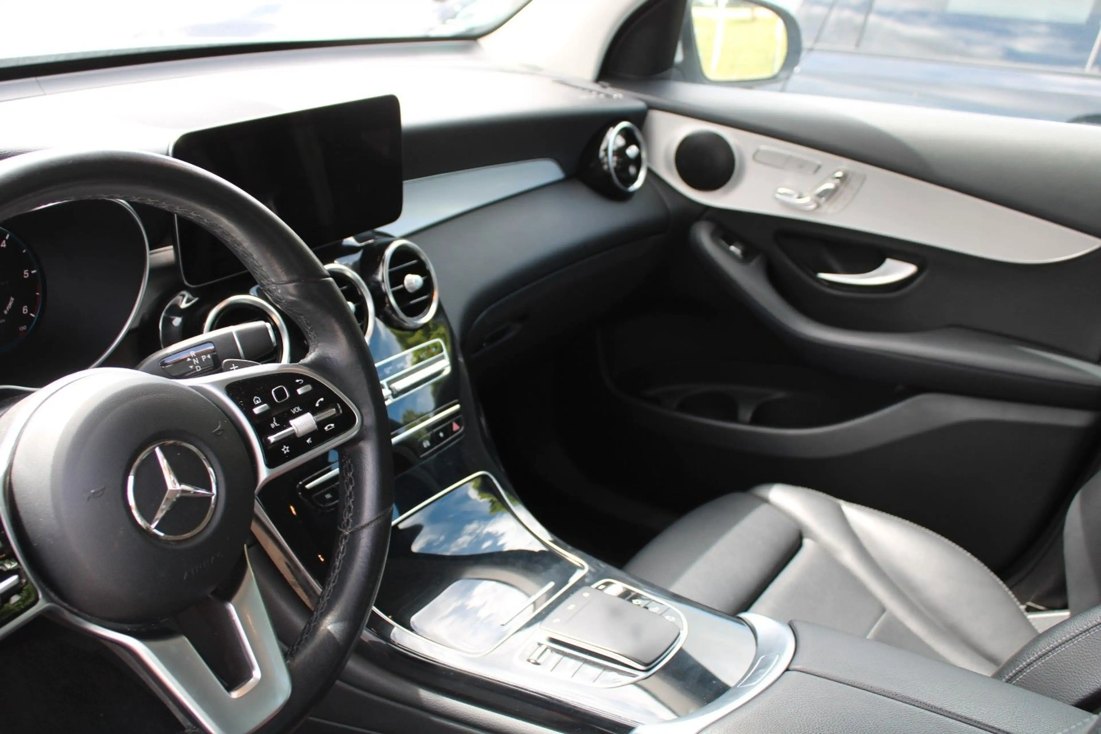 Mercedes-Benz GLC 220 *4Matic* — photo 4